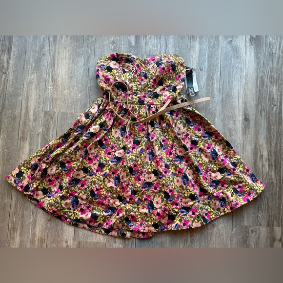 Xoxo Strapless Corsette Floral Dress, size: 5/6 - Picture 9 of 10